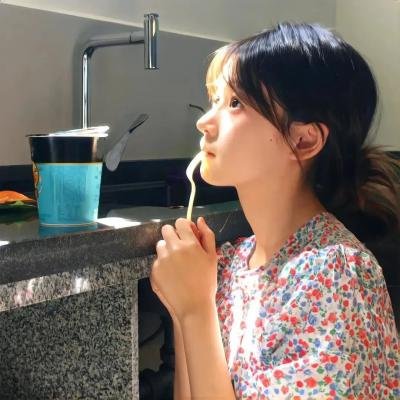 龙纹身的女孩